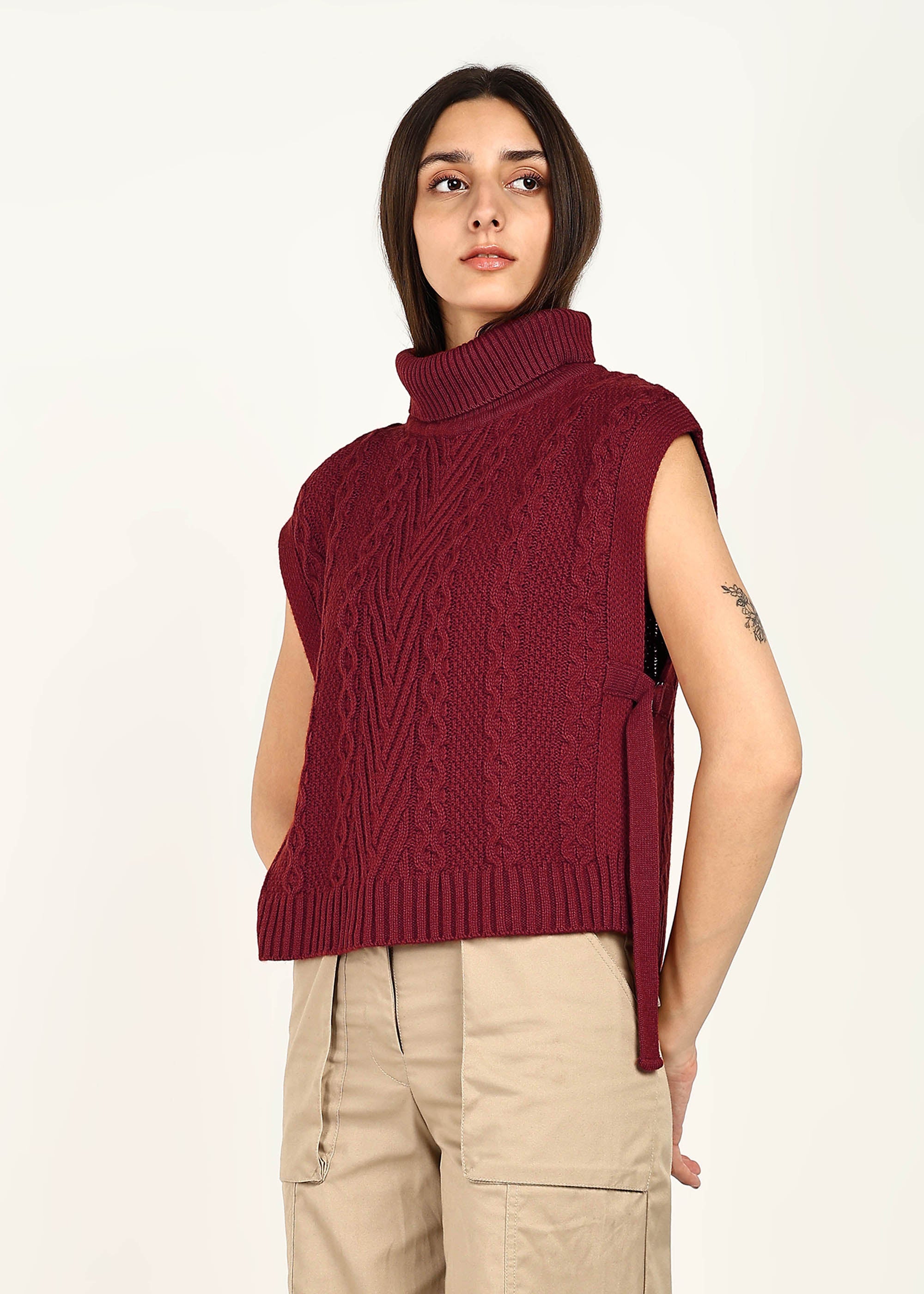CABLE KNIT PONCHO - WINE RED